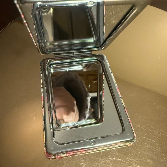 Compact Mirror - Picture 3 of 3